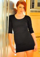 Рыжая сучка прикупила себе новую игрушку 1 фотография