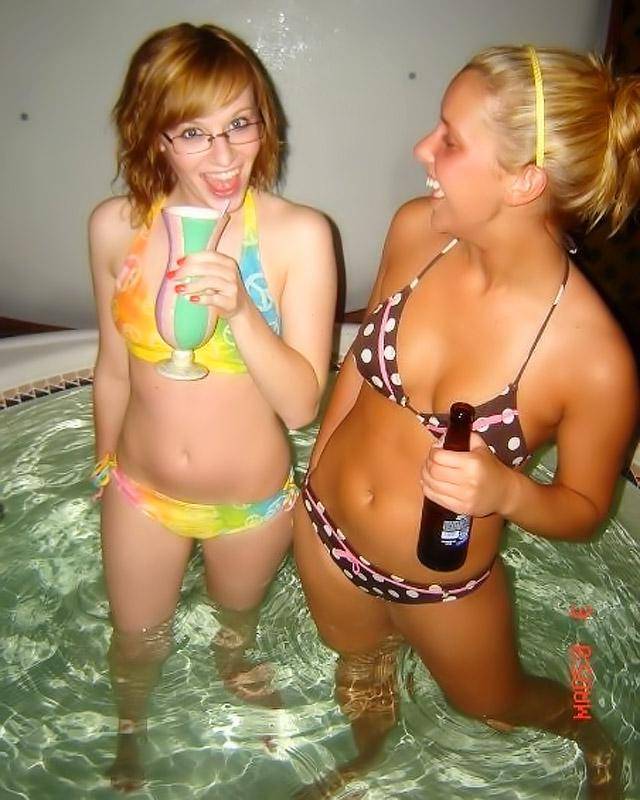 Пьяные девушки показывают свои прелести 15 фотография