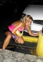 Пикантные места пьяных девушек на виду у публики 9 фотография