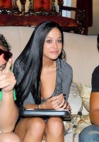 Диджей оказалась обычной телкой легкого поведения 3 фотография