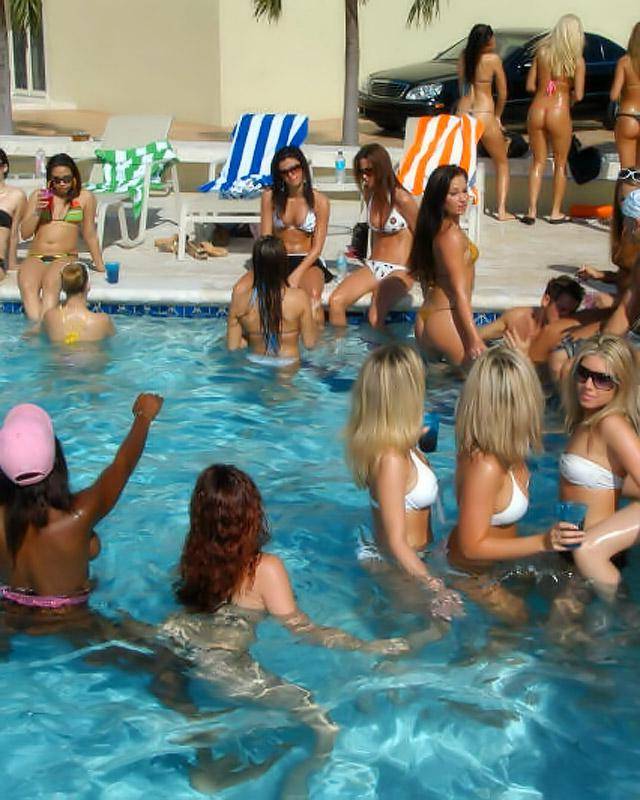 Парни устроили секс-вечеринку 5 фотография