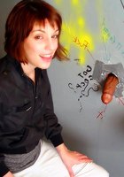 Голодная зечка попала в комнату минета 2 фотография