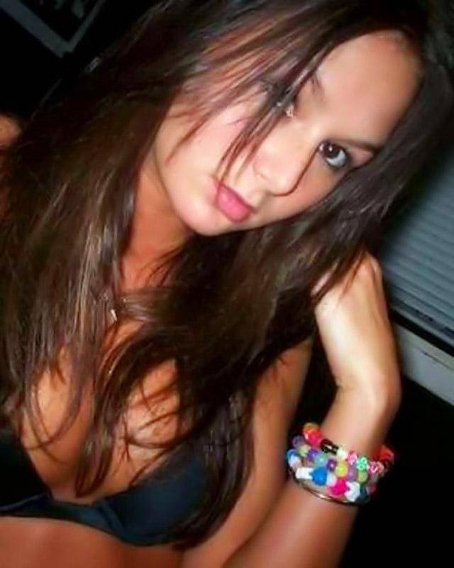 Девушки демонстрируют свои сиськи и другие прелести 4 фотография