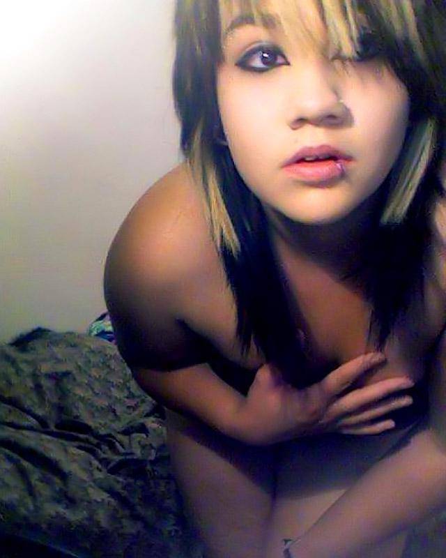 Домашние фотографии голых девушек-эмо 3 фотография