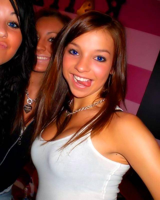 Развратные молодки показывают себя 15 фотография