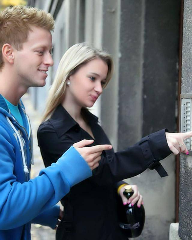 Два парнишки вместе ебут своих подруг 2 фотография