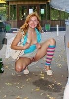 Забыли надеть трусики под юбку 2 фотография Забыли надеть трусики под юбку 2 фотография