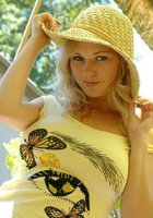 Яркая блондинка демонстрирует себя 8 фотография Яркая блондинка демонстрирует себя 8 фотография