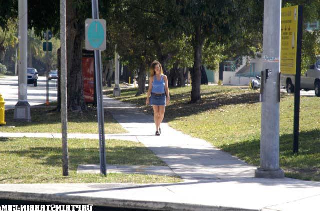 20-летняя молодка с двумя моряками 1 фотография