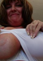 Возбужденную мамашу поимели двое 6 фотография Возбужденную мамашу поимели двое 6 фотография