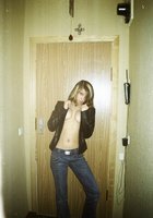 Стройные телочки позируют дома в развратном виде 5 фотография