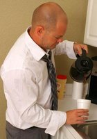 Негритянка в офисе 10 фотография Негритянка в офисе 10 фотография