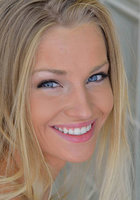 Натуральная блондинка с игрушками в киске и в анусе 4 фотография