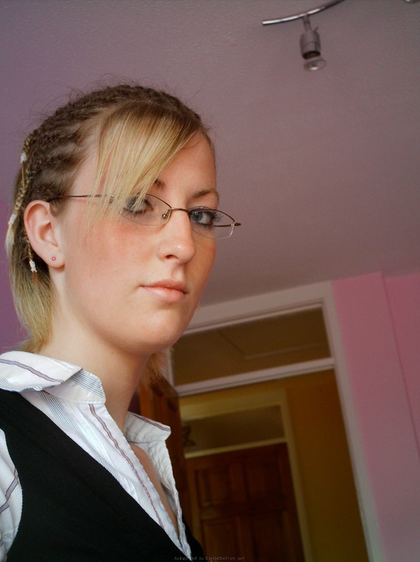 Блондинка трахается и не стесняется этого 30 фотография