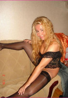 Златовласая сосет ртом стоячий член с кремом 2 фотография