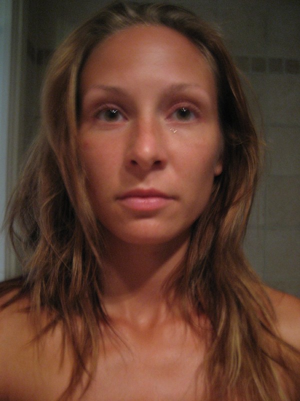 Зрелая бестия разделась догола в просторном доме 14 фотография