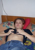 Голая Оля разлеглась на диване 1 фотография