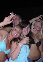 Пьяная бабенку уснула после разврата на вечеринке 2 фотография Пьяная бабенку уснула после разврата на вечеринке 2 фотография