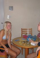 Пьяная бабенку уснула после разврата на вечеринке 3 фотография Пьяная бабенку уснула после разврата на вечеринке 3 фотография