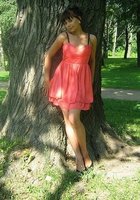 Барышня задирает платье гуляя по парку 9 фотография Барышня задирает платье гуляя по парку 9 фотография