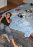 Брюнетка задрала платье чтобы показать пердак 7 фотография