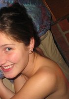 Молодая чика делает минет пожарному у него дома 16 фотография