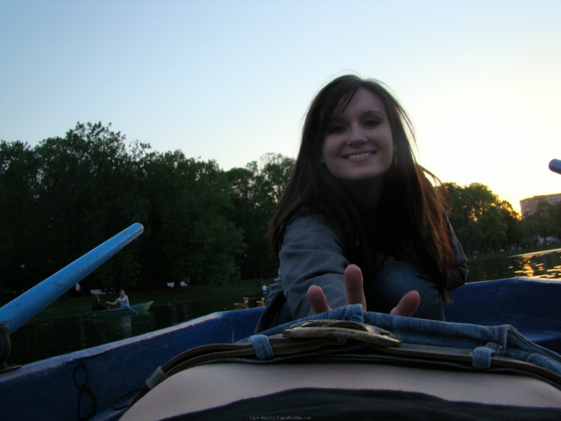 Молодая телка сосет член перед мастурбацией 34 фотография