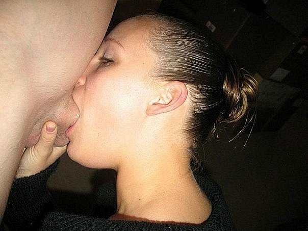 Милые развратницы сосут члены и пускают в свои щели 37 фотография