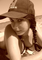 Брюнеточка сосет большой член после секса 3 фотография