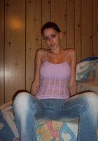 После купания в ванной телочка светит большой грудью 1 фотография