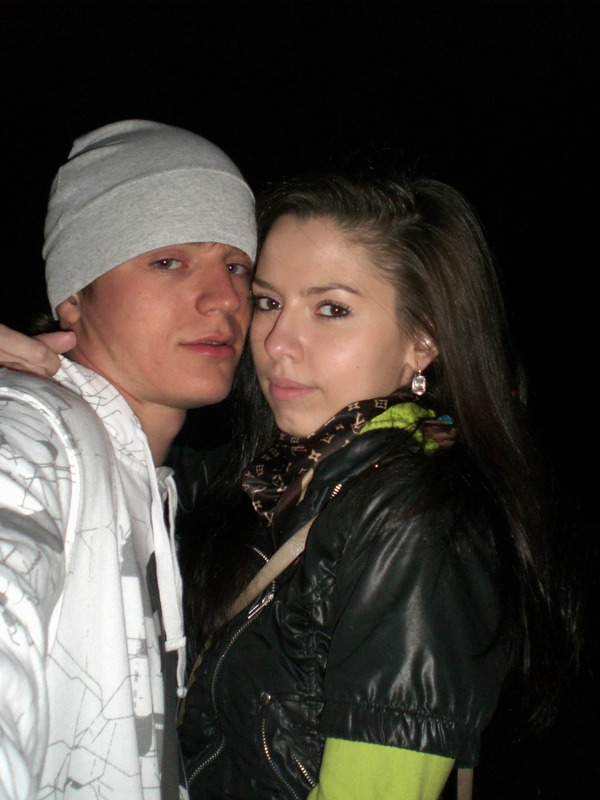 Красотка Вика дразнит парня чулочками дома 13 фотография