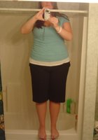 Толстушка трогает рукой большие титьки лежа на спине 21 фотография