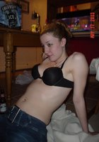 Выпившая леди проиграла в карты на раздевание 5 фотография Выпившая леди проиграла в карты на раздевание 5 фотография