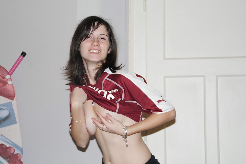 Худышка с вичячим исиськами примерила на себя белье 3 фотография