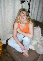 Стремная баба желает потрахаться на даче 31 фотография