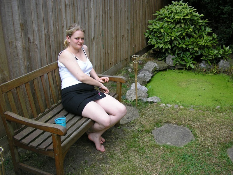 Стремная баба желает потрахаться на даче 15 фотография