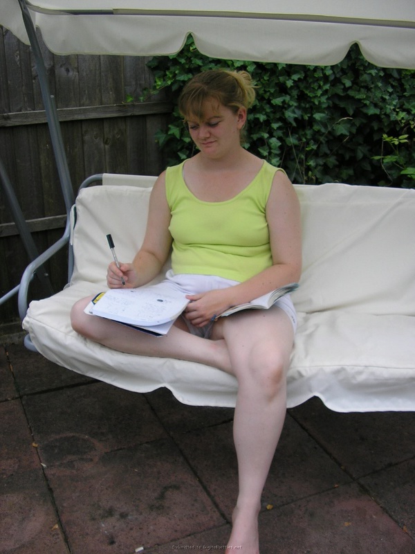 Стремная баба желает потрахаться на даче 34 фотография