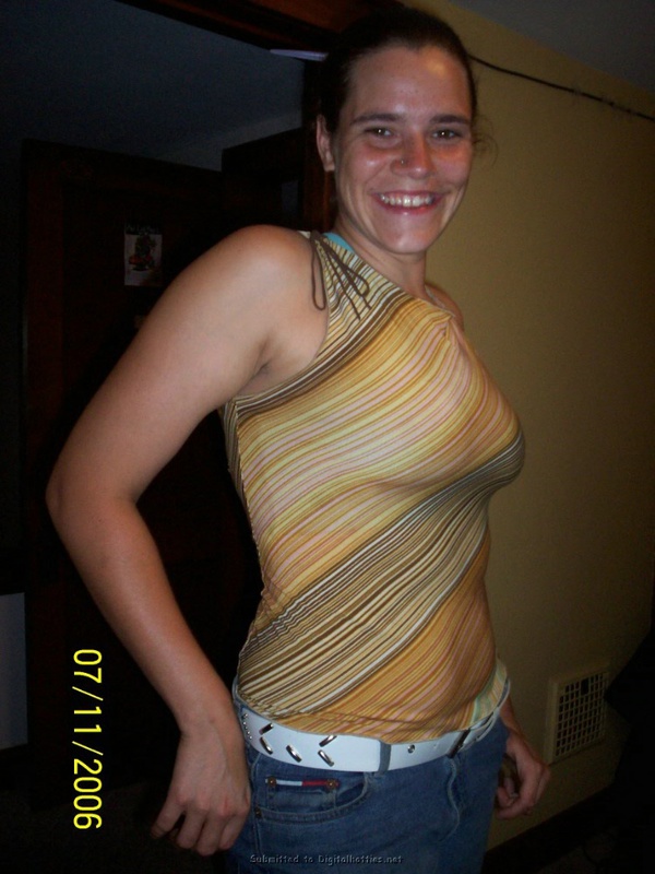 Грешница показала крупным планом волосатую вагину 3 фотография