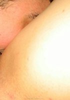 Мамка делает в квартире минет своему сожителю 32 фотография