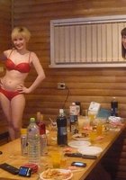 Молодые молодки шалят на девичнике в бане 1 фотография