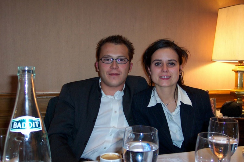 Краля в латексном платье светит писечкой на кухне 1 фотография