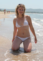 Бабенка отдыхает на море в Анапе без купальника 1 фотография