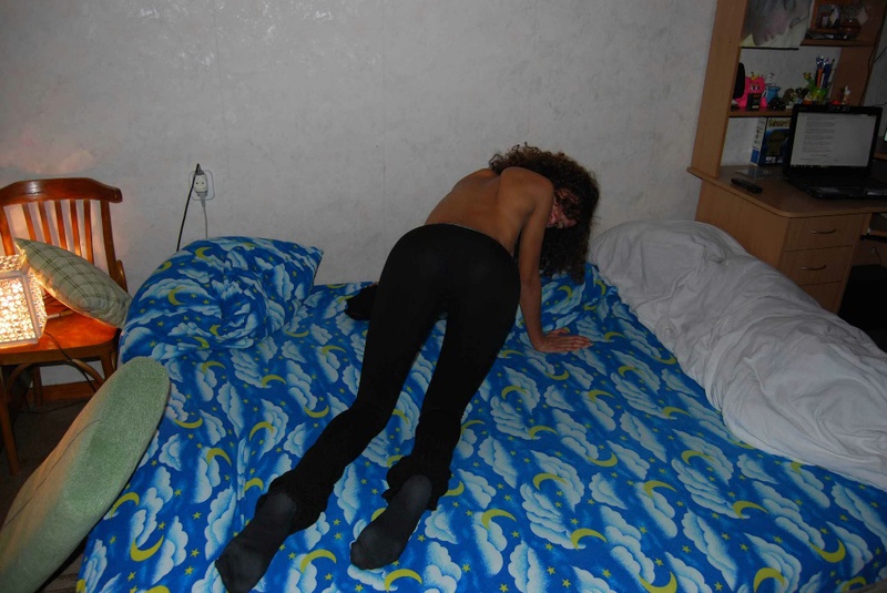 Загорелая кудряшка готова отсасывать хер бывшему парню 4 фотография