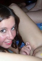 Знойная брюнетка не отказалась от участия к групповом сексе 18 фотография