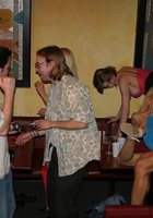 Люди устроили групповуху во время вечеринки в баре 1 фотография Люди устроили групповуху во время вечеринки в баре 1 фотография