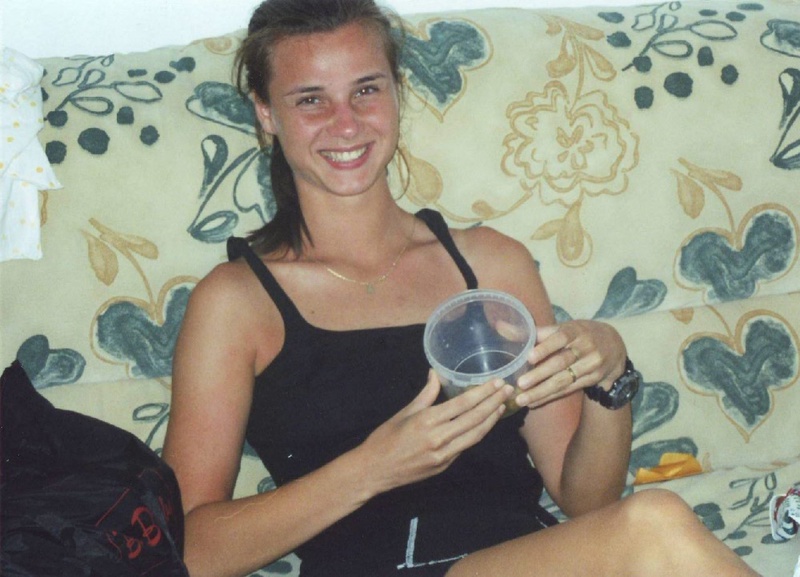 Барышня любит хвастаться голым телом в провинции 3 фотография