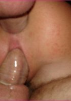 Светловолосая соска отсасывает два хера одновременно 19 фотография