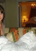 Голубоглазая чешка сосет вкусный пенис в гостях 8 фотография