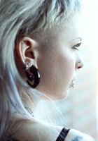 Голая эмочка показала свое тело 2 фотография