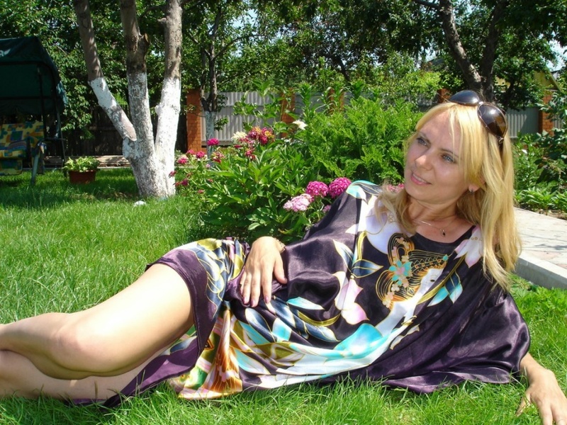 Зрелка сосет хер настраиваясь на анальный секс 1 фотография